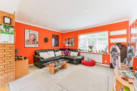 3 bedroom semi-detached house for sale, Carisbrooke Road, Mitcham, CR4