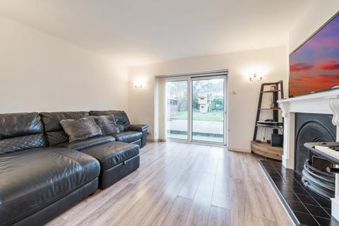 4 Springfield Gardens, Ruislip, HA4 9TQ