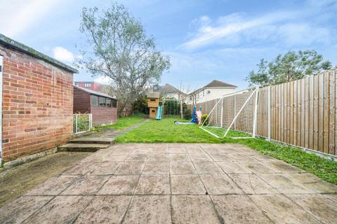 4 Springfield Gardens, Ruislip, HA4 9TQ