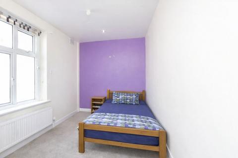 2 bedroom flat to rent, TWO BEDROOM FLAT WEST HENDON BROADWAY NW9