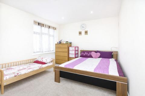 2 bedroom flat to rent, TWO BEDROOM FLAT WEST HENDON BROADWAY NW9