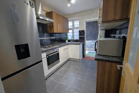 2 bedroom flat to rent, TWO BEDROOM FLAT WEST HENDON BROADWAY NW9