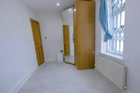 2 bedroom flat to rent, TWO BEDROOM FLAT WEST HENDON BROADWAY NW9