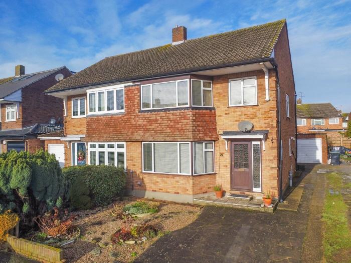 Onslow Gardens, Ongar, CM5 3 bed semidetached house for sale £479,950