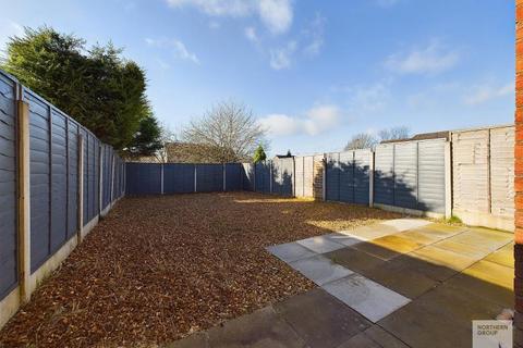 3 bedroom semi-detached house to rent, Bromshill Drive, Salford