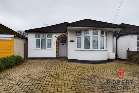 3 bedroom bungalow to rent, Woodford Crescent, Pinner, HA5