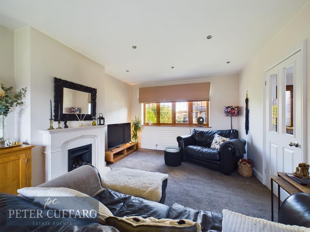 Hertford Road, Hoddesdon EN11 3 bed semidetached house for sale £460,000