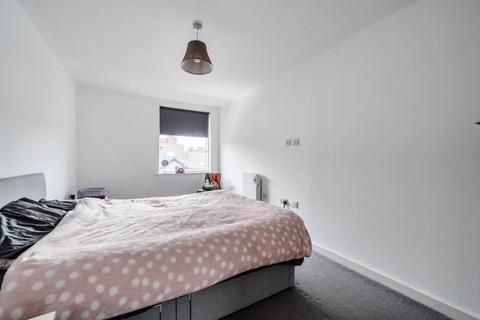 2 bedroom flat for sale, Camberley,  Surrey,  GU15