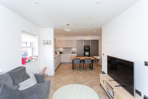 2 bedroom apartment for sale, Clouston Avenue, Bushey, Hertfordshire, WD23