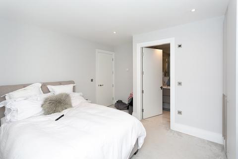 2 bedroom apartment for sale, Clouston Avenue, Bushey, Hertfordshire, WD23