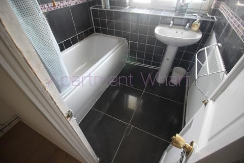 1 bedroom in a flat share to rent, Langdon House Ida Street    (Poplar), London, E14