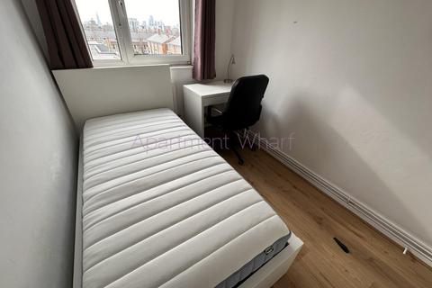 1 bedroom in a flat share to rent, Langdon House, London, E14