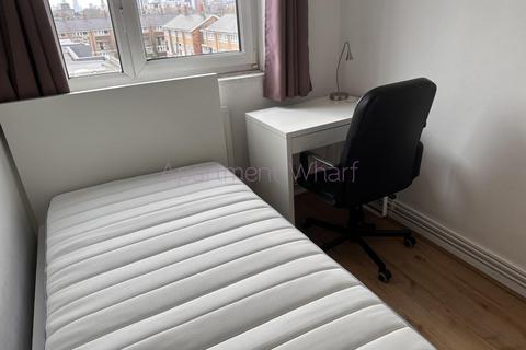 1 bedroom in a flat share to rent, Langdon House, London, E14