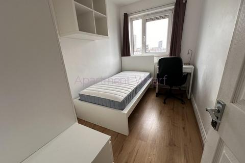 1 bedroom in a flat share to rent, Langdon House, London, E14