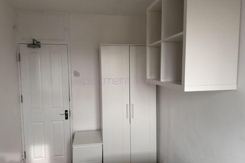 1 bedroom in a flat share to rent, Langdon House, London, E14