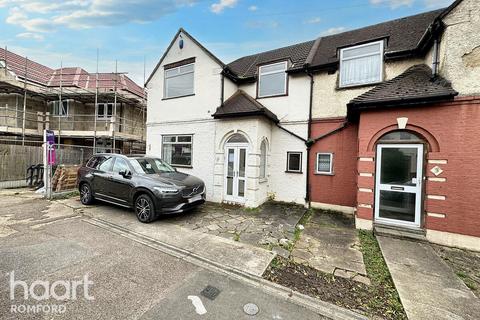 3 bedroom end of terrace house for sale, Cedar Road, Romford, RM7 7JR