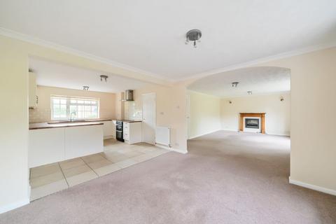 4 bedroom detached house to rent, Wood End Road, Kempston, Bedford
