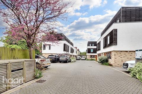 8 Swallow Gardens, Chesterton, Cambridge, CB4 1FU