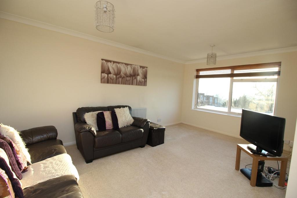 Gravel Hill Close, Bexleyheath DA6 2 bed flat £275,000