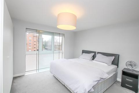 3 bedroom apartment for sale, Lakeside Lodge, Bridge Lane, Golders Green NW11