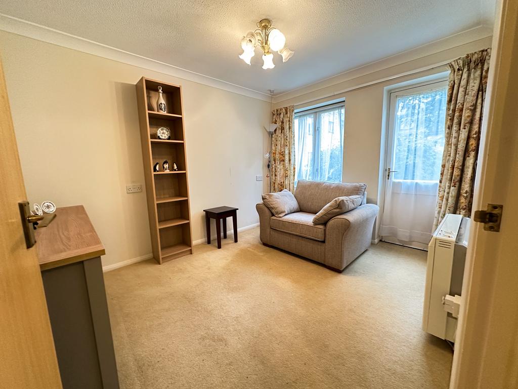 Bed 2 / Dining room