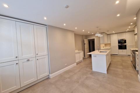 5 bedroom detached house to rent, Gloucester Gardens, NW11