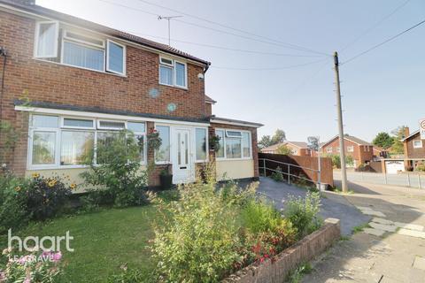 4 bedroom semi-detached house for sale, Swasedale Road, Luton