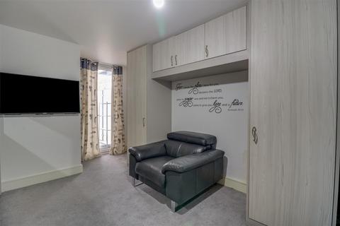 2 bedroom flat for sale, London Road, Westcliff-on-sea, SS0