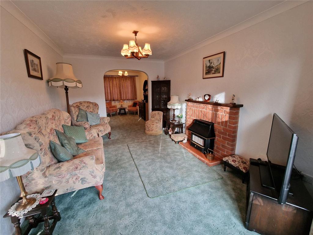 Gough Road, Coseley, West Midlands, WV14 3 bed detached house for sale £220,000
