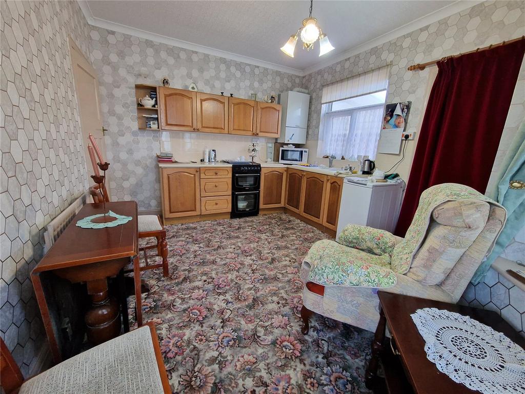 Marsh Lane, Wolverhampton, West Midlands, WV10 2 bed bungalow for sale