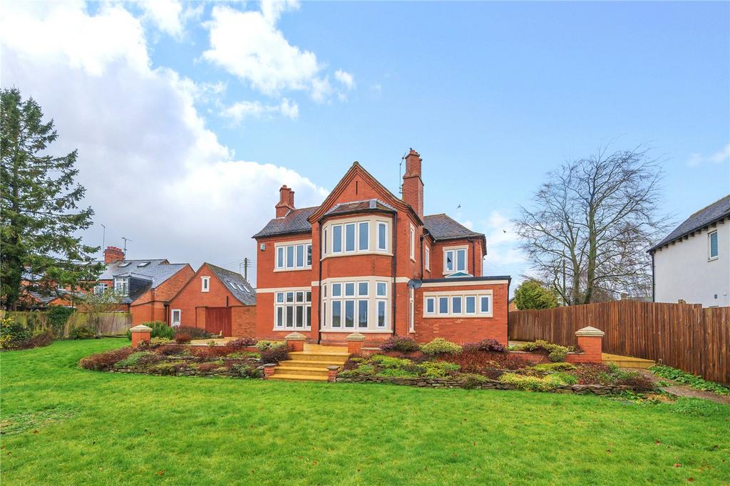 East Street, Long Buckby, Northamptonshire, NN6 4 bed detached house