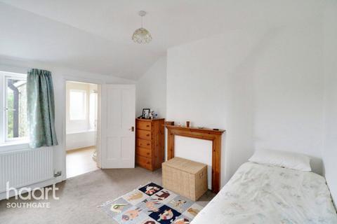 2 bedroom cottage for sale, Hillside Grove, London