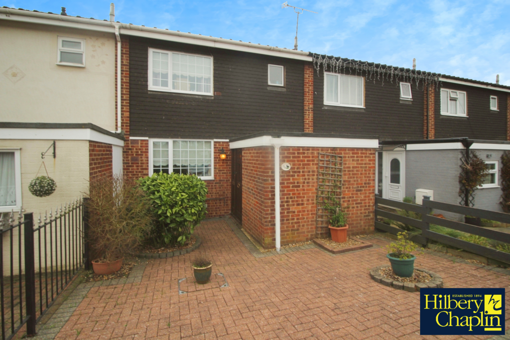 Hamilton Drive, Romford, RM3 3 bed terraced house for sale £400,000