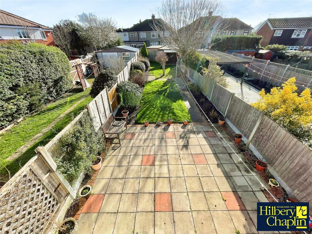 Hamilton Drive, Romford, RM3 3 bed terraced house for sale £400,000