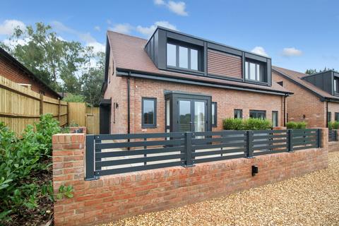 3 bedroom semi-detached house for sale, 4 Kings Walks, Boyne Rise, Kings Worthy, Winchester, SO23 7RE