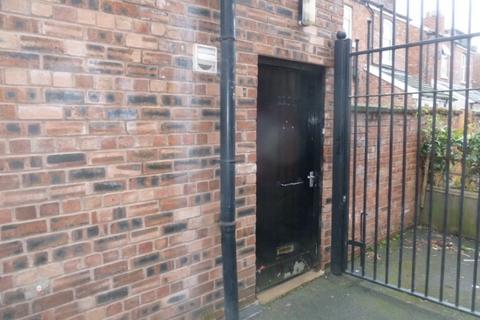 3 bedroom flat to rent, Clarendon Road, Manchester, M16