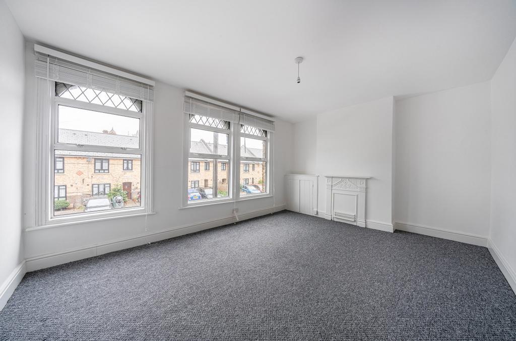 Silvermere Road, London SE6 3 bed terraced house £2,400 pcm (£554 pw)