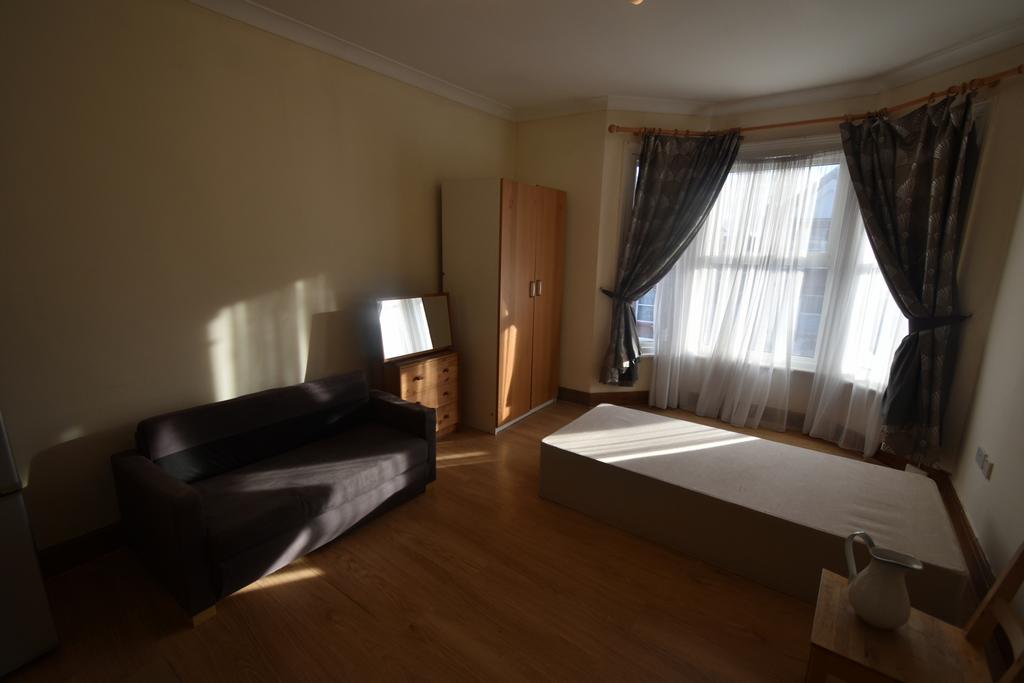 2 Bedroom First and Second Floor Flat