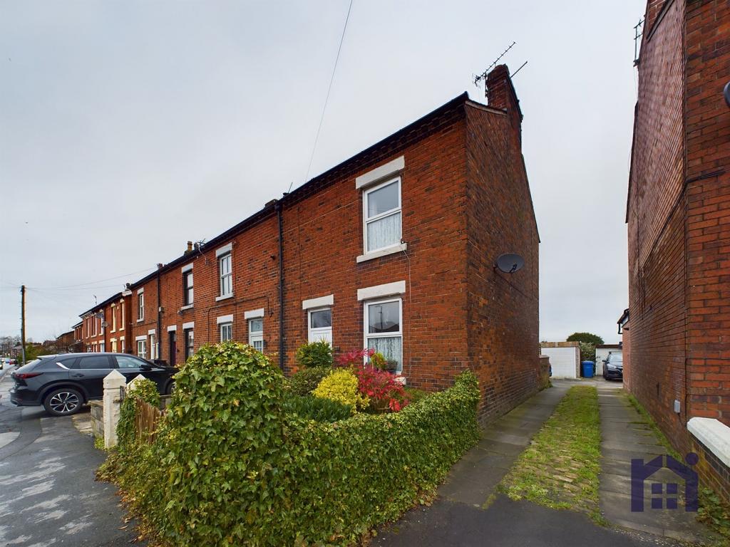 Moor Road, Croston, PR26 9HN 2 bed end of terrace house for sale £285,000