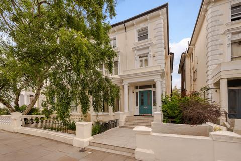 3 bedroom flat for sale, Belsize Square, Belsize Park, London