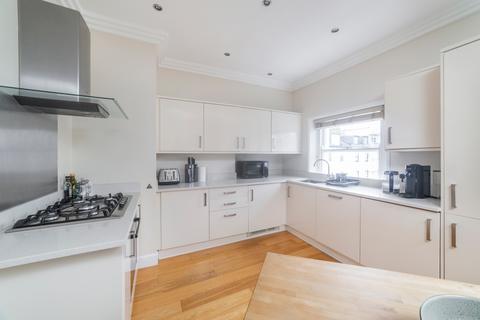 3 bedroom flat for sale, Belsize Square, Belsize Park, London