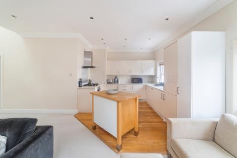 3 bedroom flat for sale, Belsize Square, Belsize Park, London