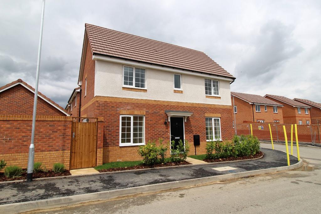 Skylark Drive, Pinvin, Pershore, WR10 3 bed detached house £1,400 pcm
