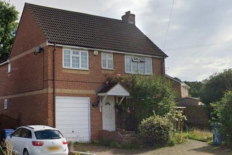 4 bedroom detached house to rent, Hawthorne Crescent, Blackwater, Camberley, Hampshire, GU17