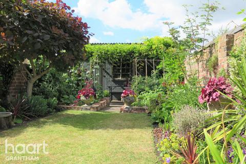 5 bedroom terraced house for sale, Barrowby Road, Grantham