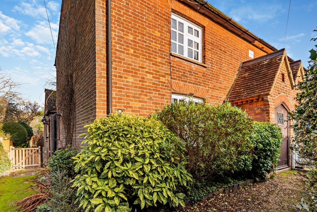 Chenies, Chorleywood, WD3 2 bed cottage for sale £575,000