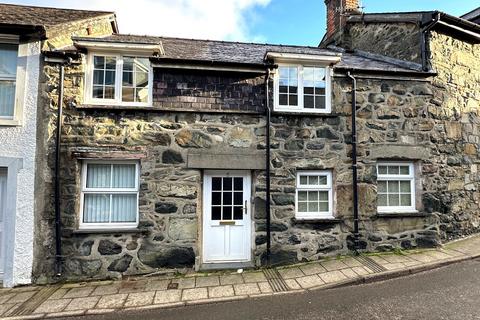 5 Meyrick Square, Dolgellau, LL40 1LT
