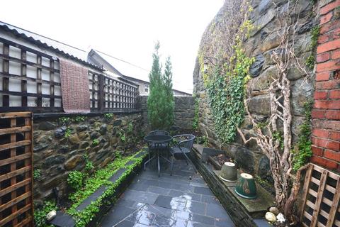 5 Meyrick Square, Dolgellau, LL40 1LT