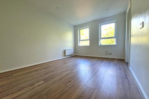 1 bedroom flat to rent, St Georges Close, Burseldon. SO31 8GH