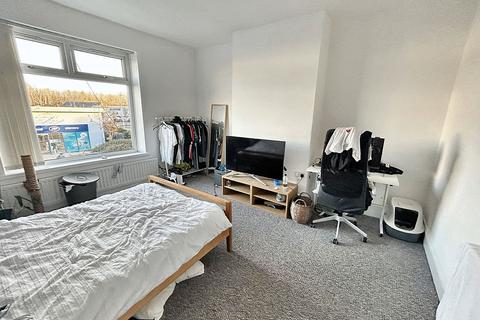 3 bedroom flat for sale, Ravensworth Road, Dunston, Gateshead, Tyne and wear, NE11 9AB